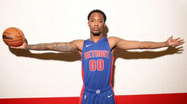 足球比分-活塞“押宝”18岁五号新秀，盼他与其他年轻人共成长