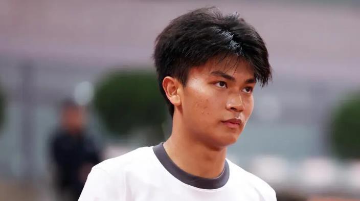 新球体育-毛伟杰在本赛季大连英博踢主力，又遇到新竞争对手，球迷看好谁