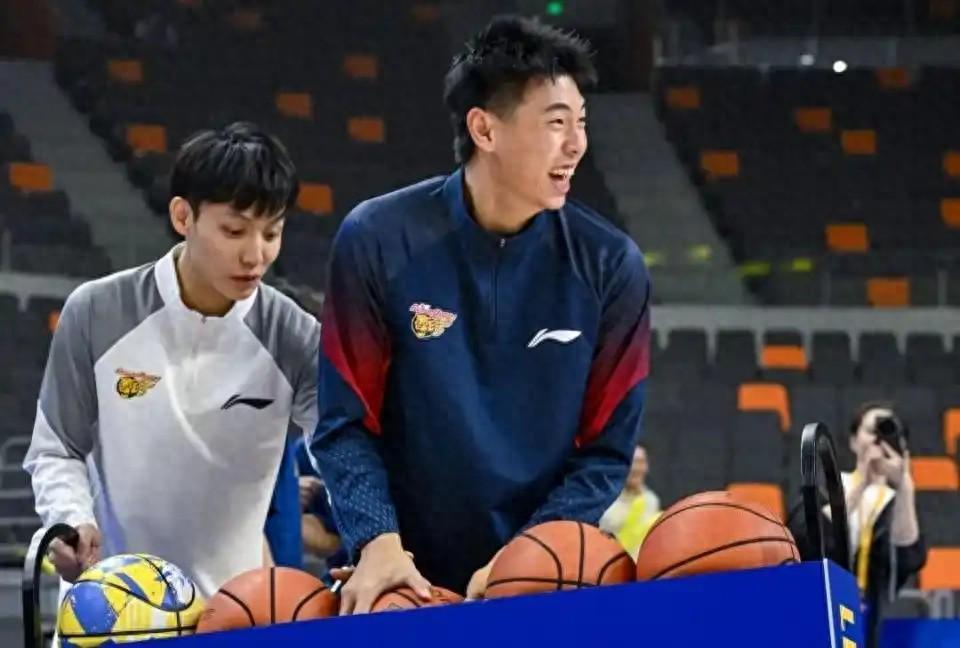 新球体育-徐杰迎最强队友，崔永熙回应伤病恢复进度，决战新疆或复出冲首胜